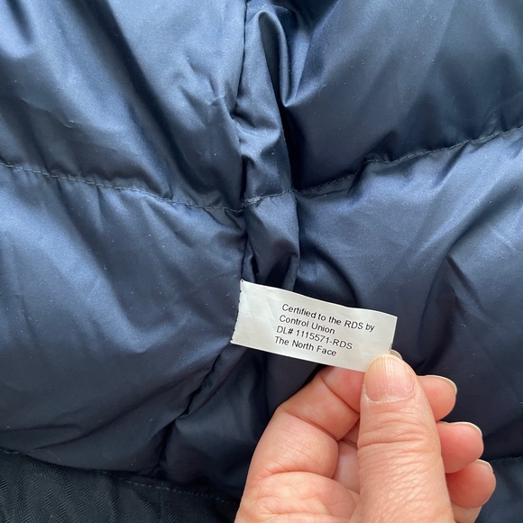 The North Face Women's Navy winter Jacket - Picture 11 of 13